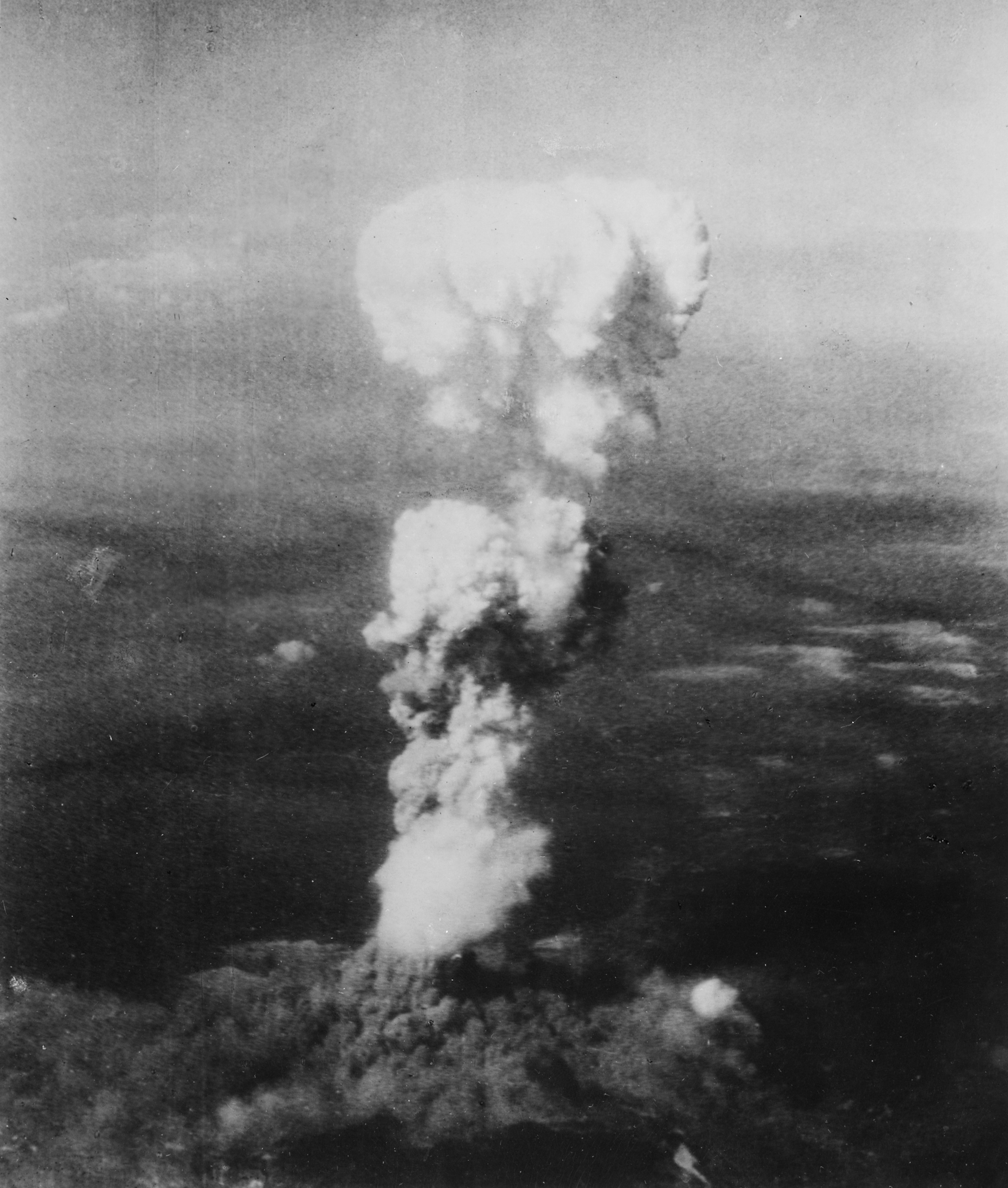 atom bomb 1945